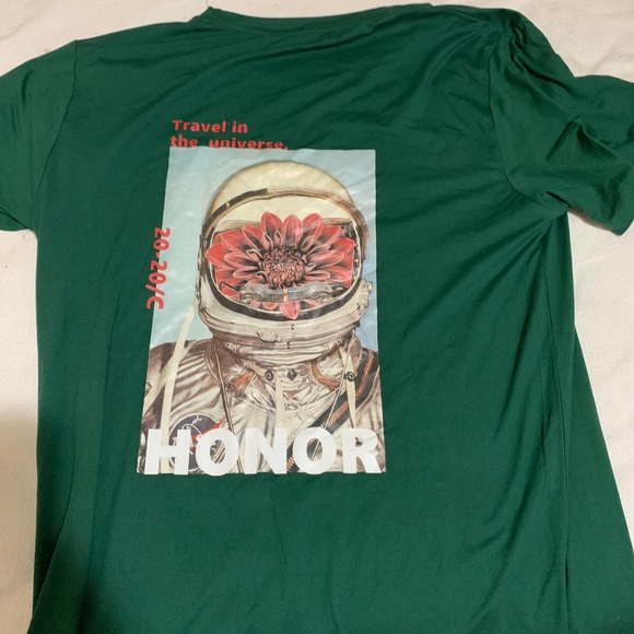 Outfit with shorts and shirt. - Picture 4 of 4